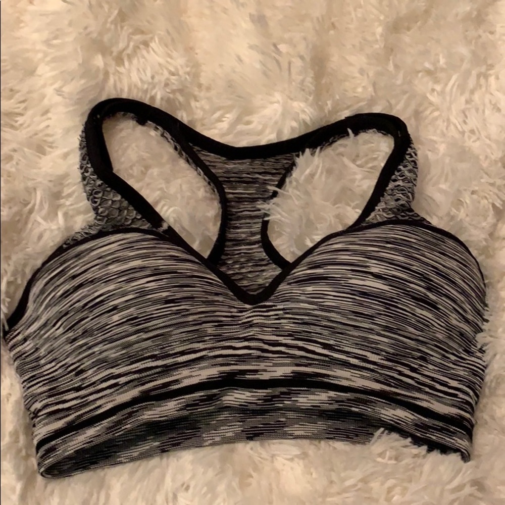 VS pink sports bra